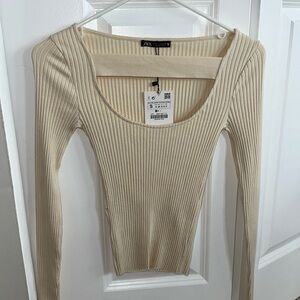 Long sleeve top cuteness neck